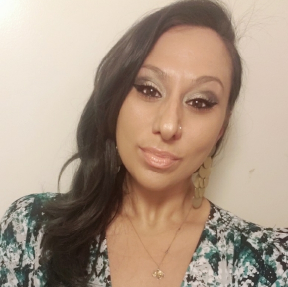 Meet your Posher, Empress - Picture 2 of 3